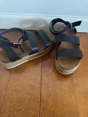 Patrizia Women's Black Triple-Strap Ankle Buckle Platform Sandals